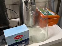 Kast met huishoudelijke artikelen - afbeelding 6 van  23