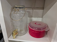 Kast met huishoudelijke artikelen - afbeelding 7 van  23