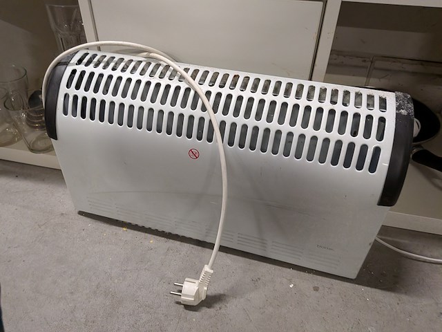 Kast met huishoudelijke artikelen - afbeelding 9 van  23