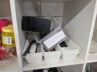 Kast met huishoudelijke artikelen - afbeelding 11 van  23