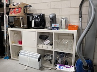 Kast met huishoudelijke artikelen - afbeelding 1 van  23