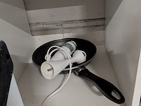 Kast met huishoudelijke artikelen - afbeelding 14 van  23