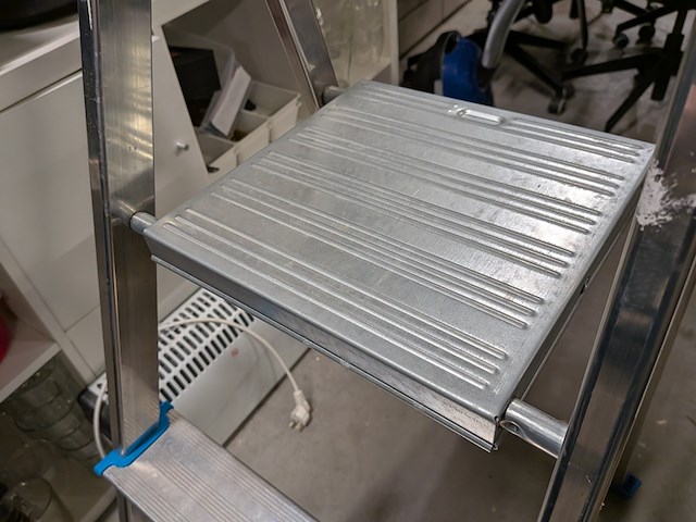 Kast met huishoudelijke artikelen - afbeelding 21 van  23