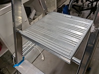 Kast met huishoudelijke artikelen - afbeelding 21 van  23