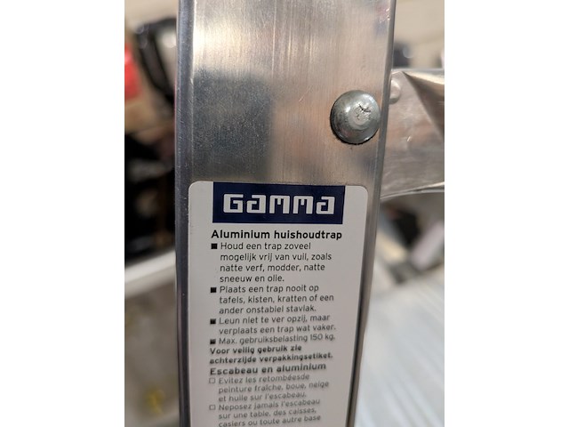 Kast met huishoudelijke artikelen - afbeelding 22 van  23