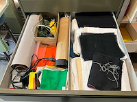 Kast met inhoud (2x) - afbeelding 6 van  10