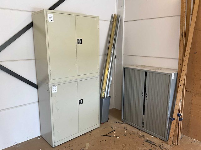 Kast met inhoud (4x) - afbeelding 1 van  23