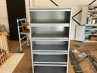 Kast met inhoud (4x) - afbeelding 15 van  23