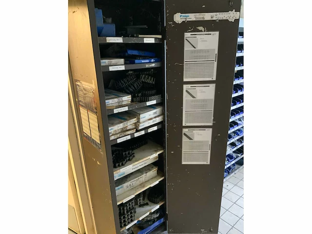 Kast met inhoud (7x) - afbeelding 2 van  36