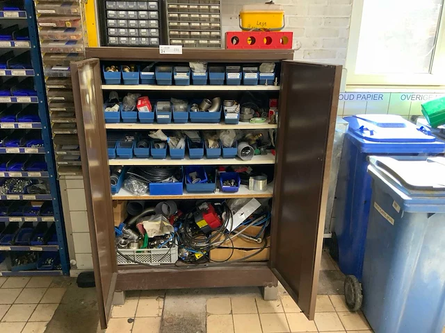 Kast met inhoud (7x) - afbeelding 1 van  36