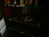 Kast met inhoud (7x) - afbeelding 19 van  36