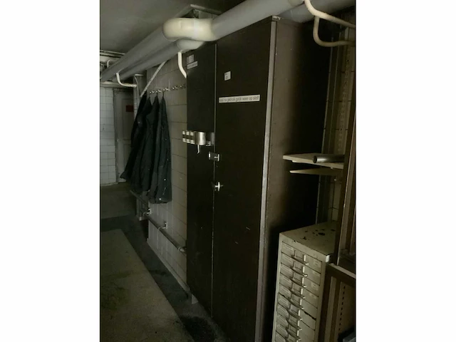 Kast met inhoud (7x) - afbeelding 20 van  36