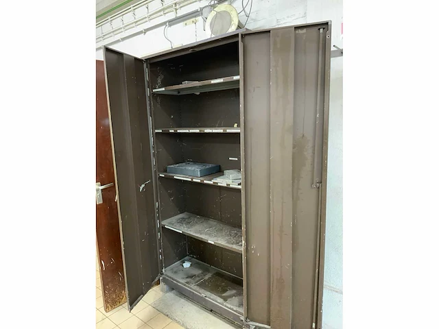 Kast met inhoud (7x) - afbeelding 21 van  36