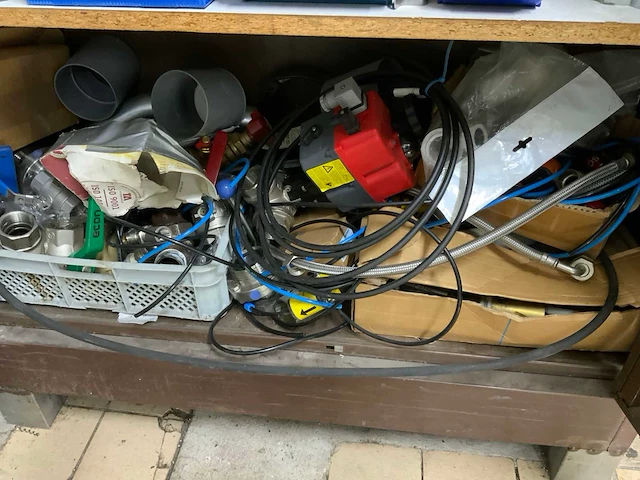 Kast met inhoud (7x) - afbeelding 12 van  36