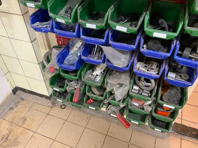 Kast met inhoud (7x) - afbeelding 24 van  36