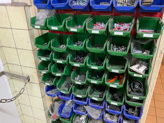 Kast met inhoud (7x) - afbeelding 25 van  36