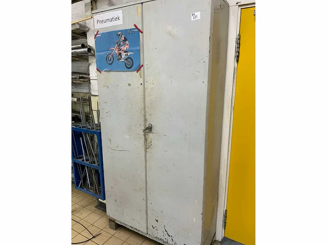 Kast met inhoud (7x) - afbeelding 28 van  36