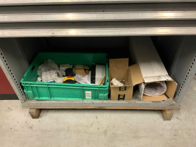 Kast met inhoud (8x) - afbeelding 6 van  7