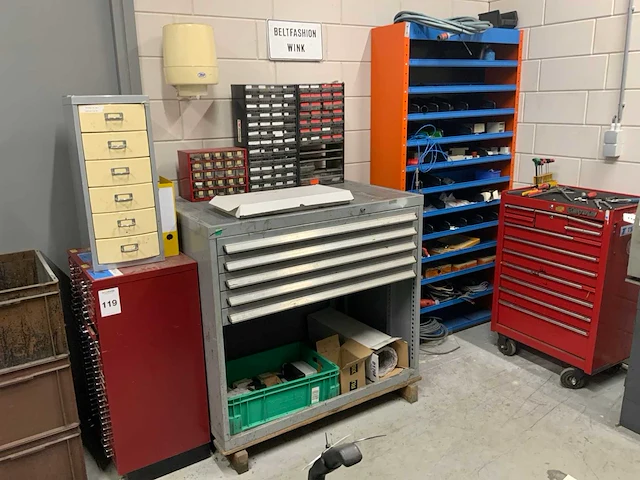 Kast met inhoud (8x) - afbeelding 2 van  7