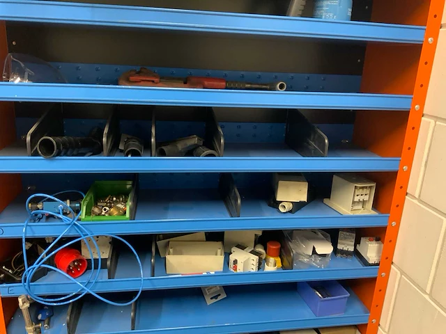 Kast met inhoud (8x) - afbeelding 3 van  7