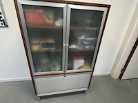 Kast met inhoud diversen - afbeelding 1 van  9