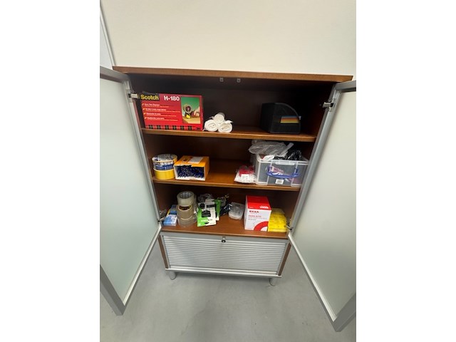 Kast met inhoud diversen - afbeelding 2 van  9