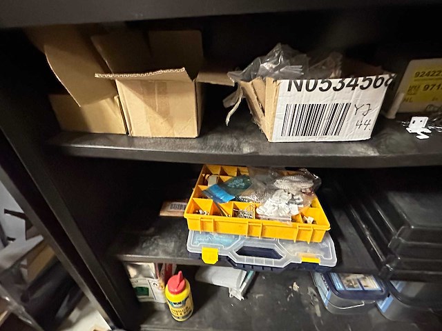 Kast met inhoud - afbeelding 3 van  3