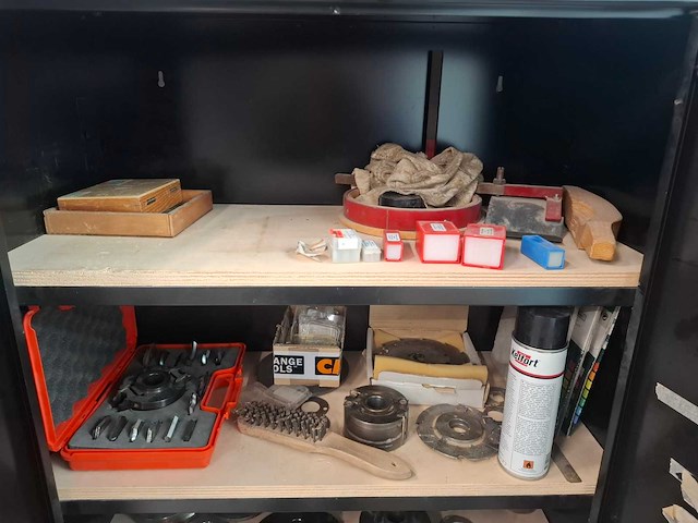 Kast met inhoud - afbeelding 2 van  5