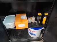 Kast met inhoud - afbeelding 4 van  5