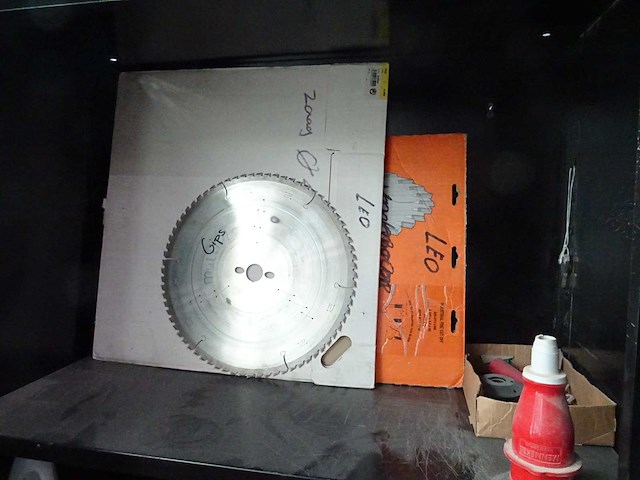 Kast met inhoud - afbeelding 2 van  5