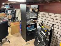 Kast met inhoud - afbeelding 1 van  6