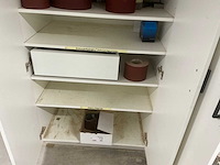 Kast met inhoud - afbeelding 7 van  10