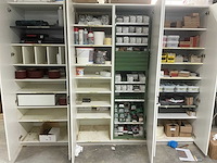 Kast met inhoud - afbeelding 1 van  10