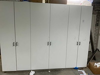Kast met inhoud - afbeelding 2 van  10