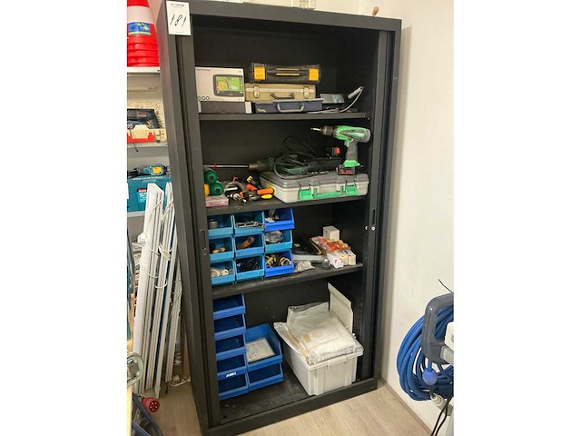 Kast met inhoud - afbeelding 2 van  9