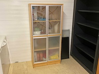 Kast met inhoud - afbeelding 1 van  5