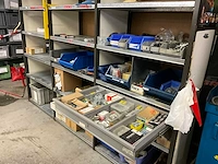 Kast met inhoud - afbeelding 7 van  14