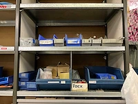 Kast met inhoud - afbeelding 10 van  14