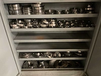 Kast met inhoud - afbeelding 4 van  5