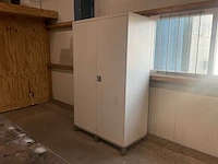 Kast met inhoud - afbeelding 1 van  5