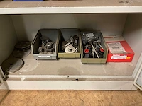 Kast met inhoud - afbeelding 7 van  7