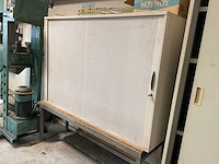 Kast met inhoud - afbeelding 1 van  4