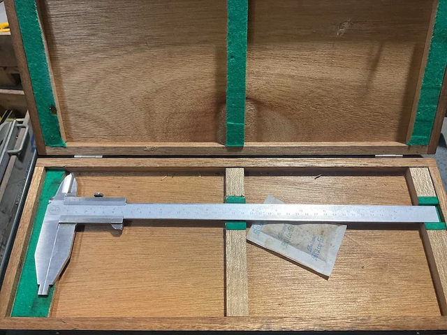 Kast met inhoud - afbeelding 22 van  25