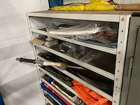 Kast met inhoud - afbeelding 1 van  6