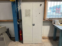 Kast met inhoud - afbeelding 1 van  4