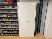 Kast met inhoud - afbeelding 1 van  7
