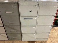 Kast met inhoud - afbeelding 1 van  6