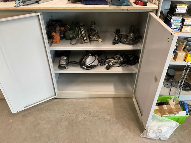 Kast met inhoud - afbeelding 1 van  6