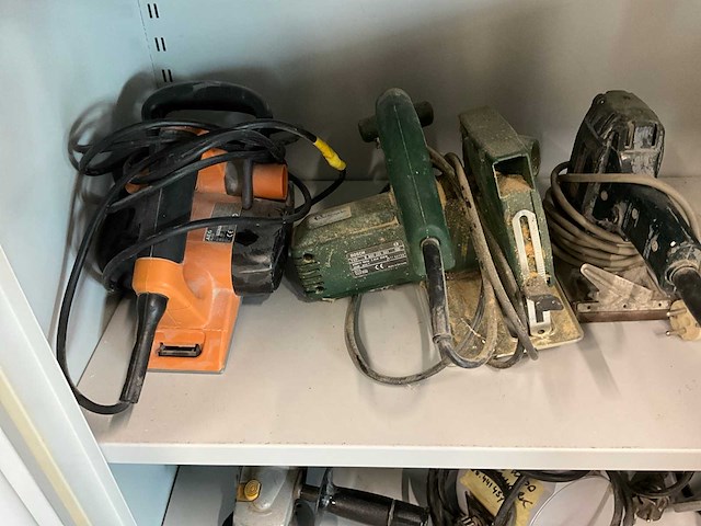 Kast met inhoud - afbeelding 2 van  6