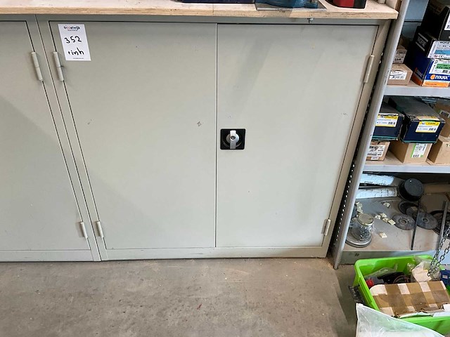 Kast met inhoud - afbeelding 6 van  6